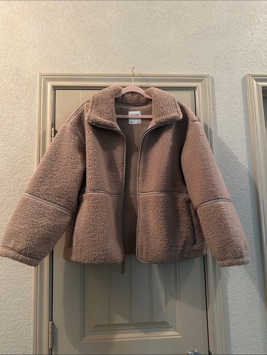Abercrombie & Fitch Jackets & Blazers - A&F Sherpa Jacket